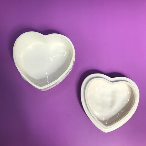 Vintage Ceramic Heart Trinket Box Raised Cameo Handcrafted Belle Epogue Japan - Picture 5 of 11